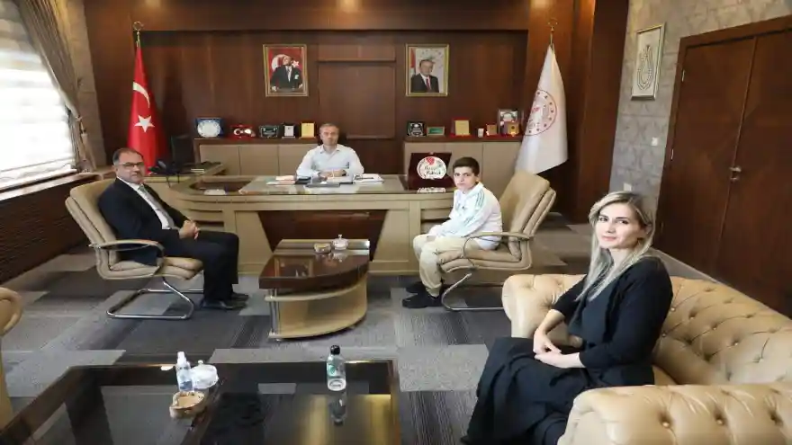 MİLLİ EĞİTİM MÜDÜRÜ KÖKREK, SERAMİK ATÖLYESİ ÖĞRENCİSİNİ MİSAFİR ETTİ