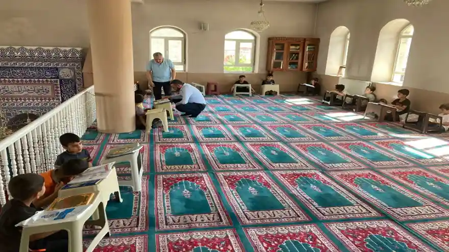 Ağrı İl Müftü Vekili Arpacı, yaz Kur'an kurslarını ziyaret ederek öğrencilerle buluşmaya devam ediyor