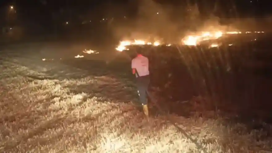 Ağrı’da alevler geceyi aydınlattı