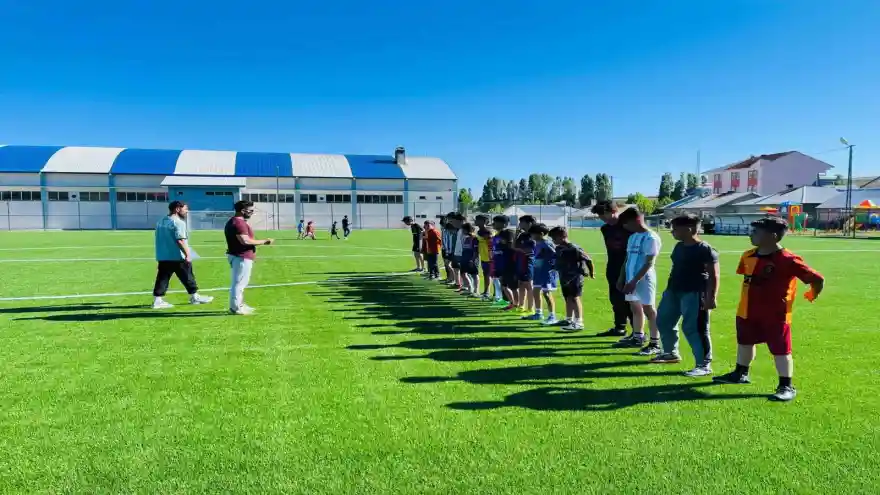 Ağrı’da GSB Spor Okulları projesi kapsamında öğrencilere spor eğitimi veriliyor