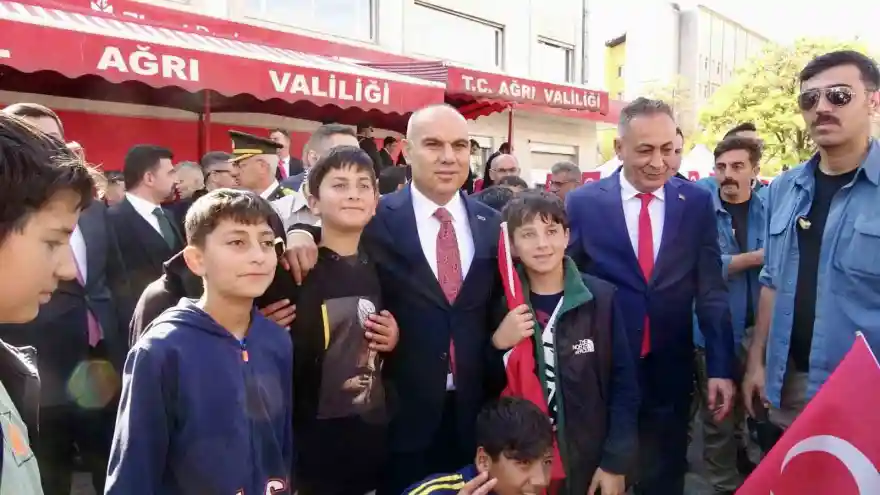 Ağrı’da Cumhuriyet Bayramı büyük coşkuyla kutlandı