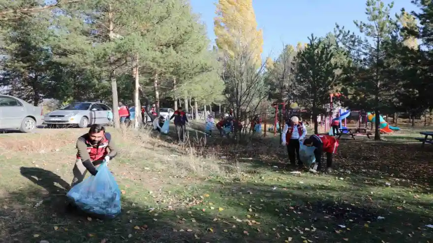 Ağrı Milli Eğitim Müdürlüğü, çevre temizliği etkinliği düzenledi