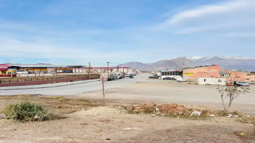 Doğubayazıt Sanayi Sitesi, çağdışı bir görünüme sahip