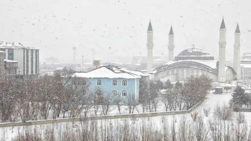 Kar yağışı eğitime engel oldu