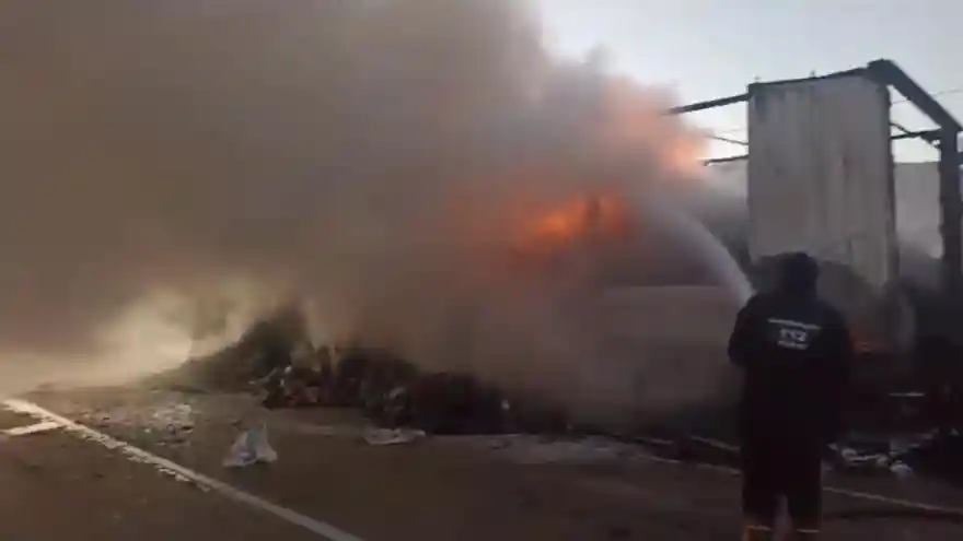 Doğubayazıt’ta alev alan tır küle döndü