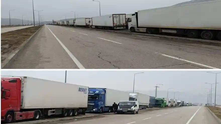 Gürbulak Gümrük Kapısı'ndaki  Tır Kuyruğu  11 Kilometreyi geçmiş durumda