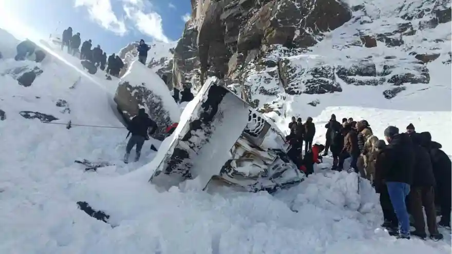 Ağrı’da kepçe devrildi: 4 ölü