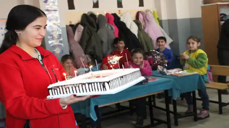 Ağrı’da okuma yazma öğrenen miniklerden Kızılay’a anlamlı mektup