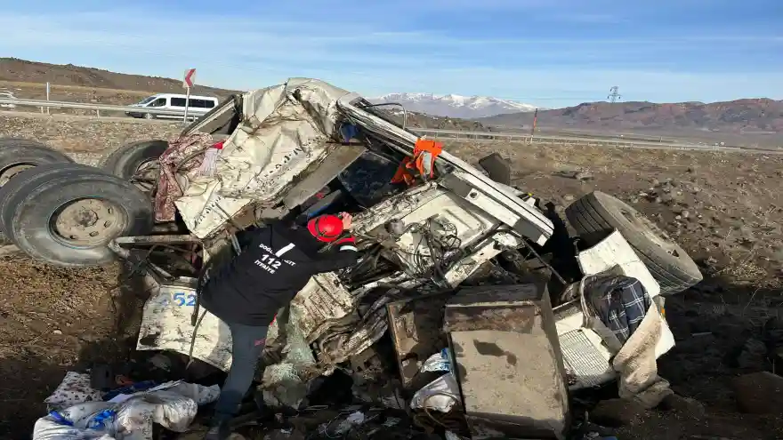 Çetenli Kavşağında Meydana Gelen Trafik Kazasında Şoför Yaşamını Yitirdi