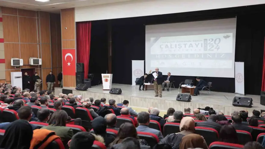 Ağrı’da eğitimin geleceği çalıştay panelinde tartışıldı