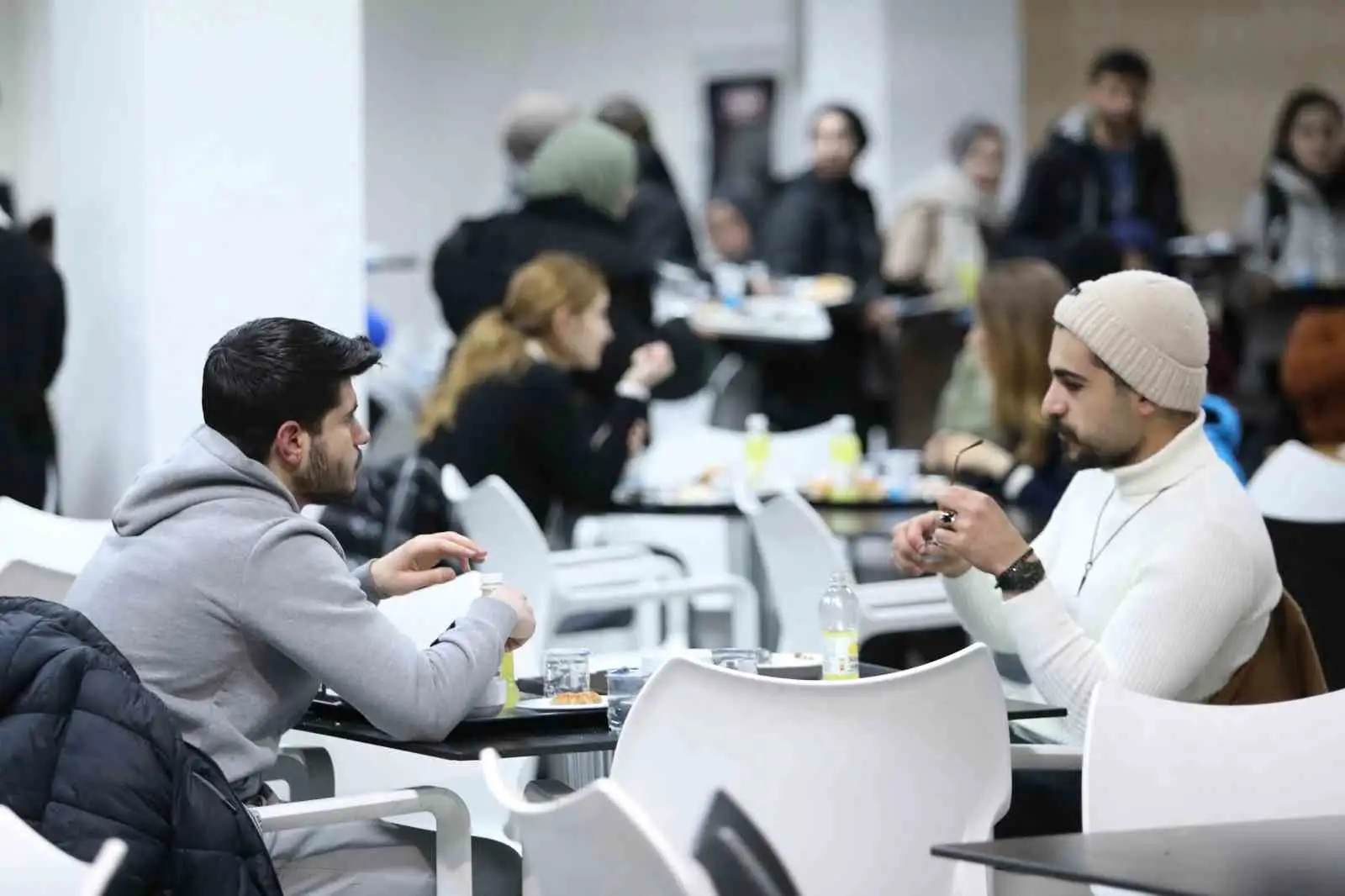 Prof. Dr. Karabulut, öğrenciler ile iftar yemeğinde bir araya geldi 