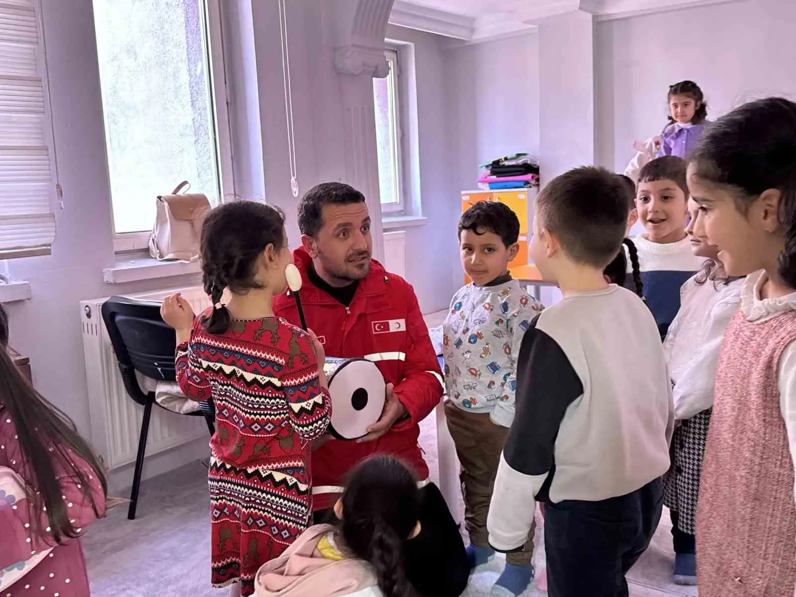 Türk Kızılayı miniklerin ilk oruç heyecanına ortak oldu 