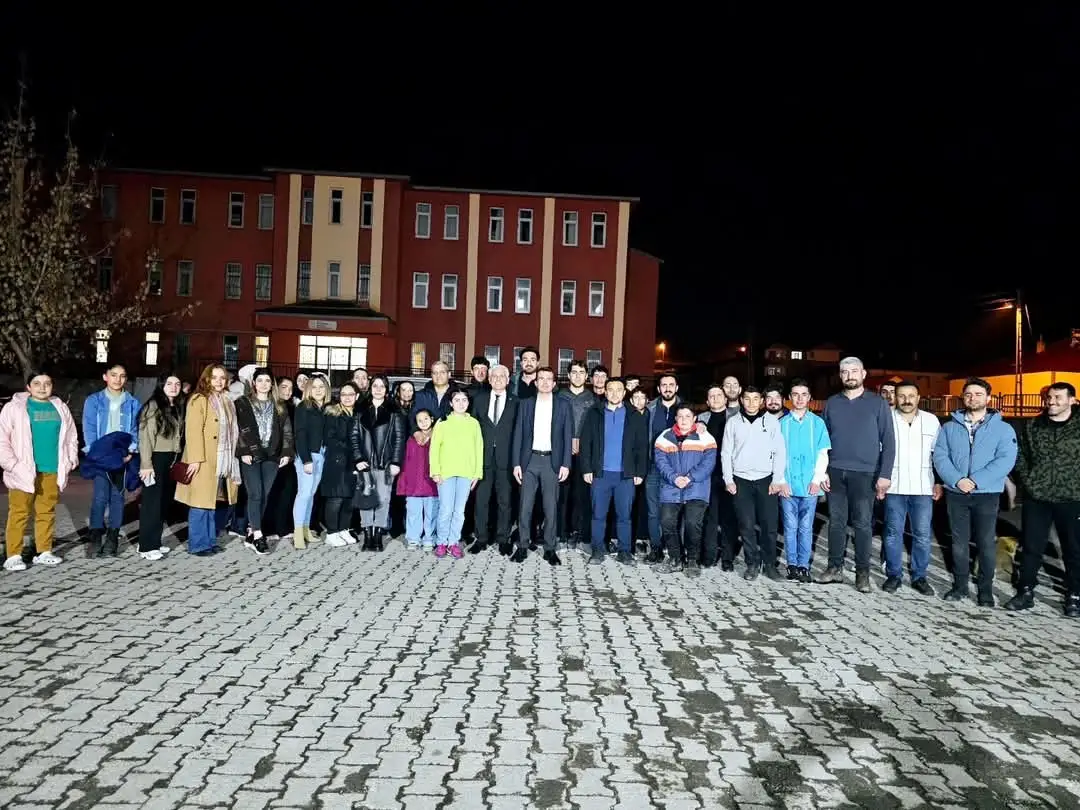 Tutak’ta Kaymakam Adıbelli öğrencilerle iftarda buluştu 