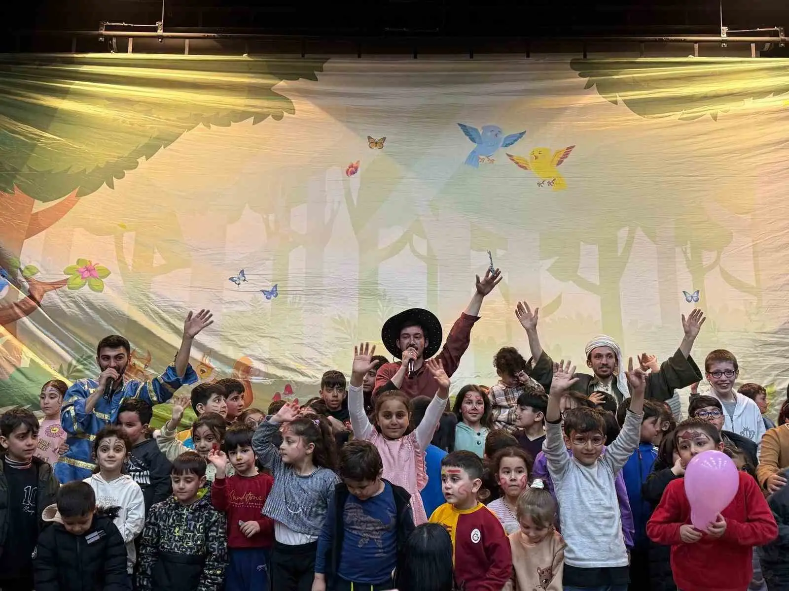 Ağrı Ramazan Şenlikleri’nde Çocuk Tiyatrosu Sahnelendi 