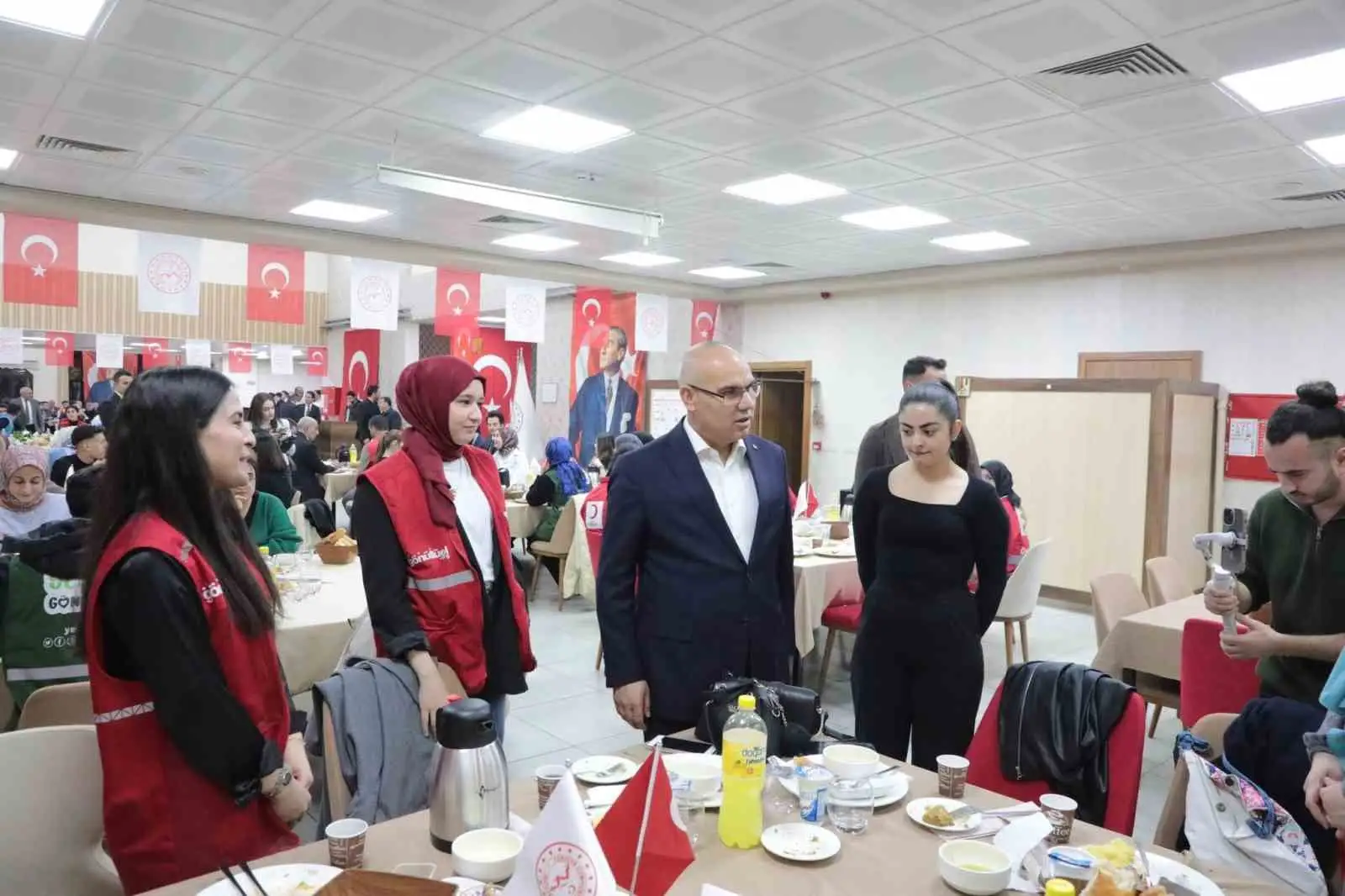 Vali Koç, STK temsilcileriyle iftar programında bir araya geldi 