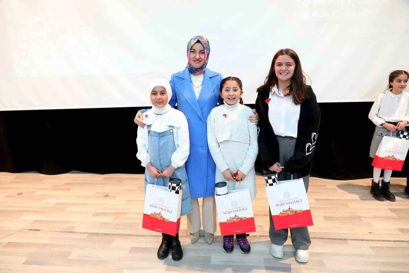 Ağrılı ortaokul öğrencileri Peygamberimizin hayatını en güzel anlatmak için yarıştı 