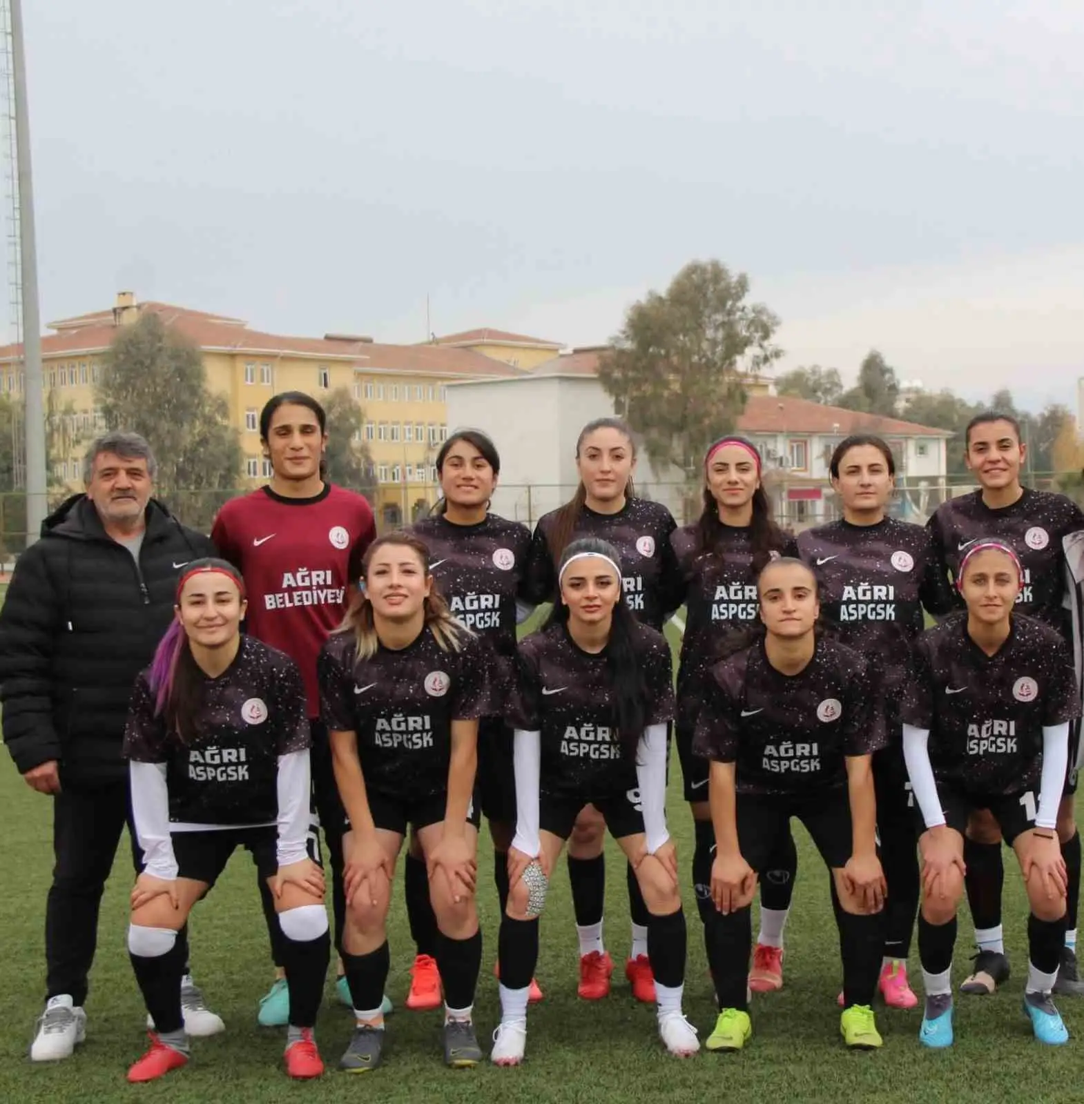 Ağrı ASP Kadın Futbol Takımı, 1. Lig yolunda Play-Off mücadelesine çıkıyor 