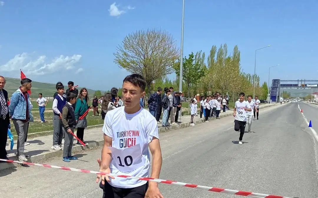 Diyadin’de 19 mayıs coşkuyla kutlandı 