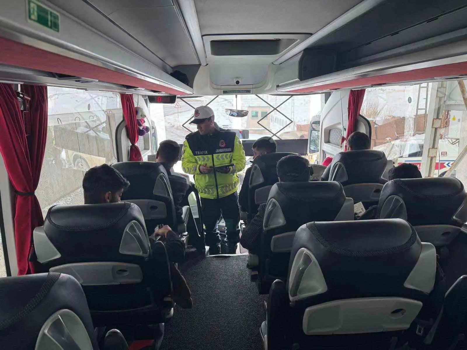 Ağrı’da trafik denetimlerinde 75 sürücüye ceza, 27 araç men edildi 