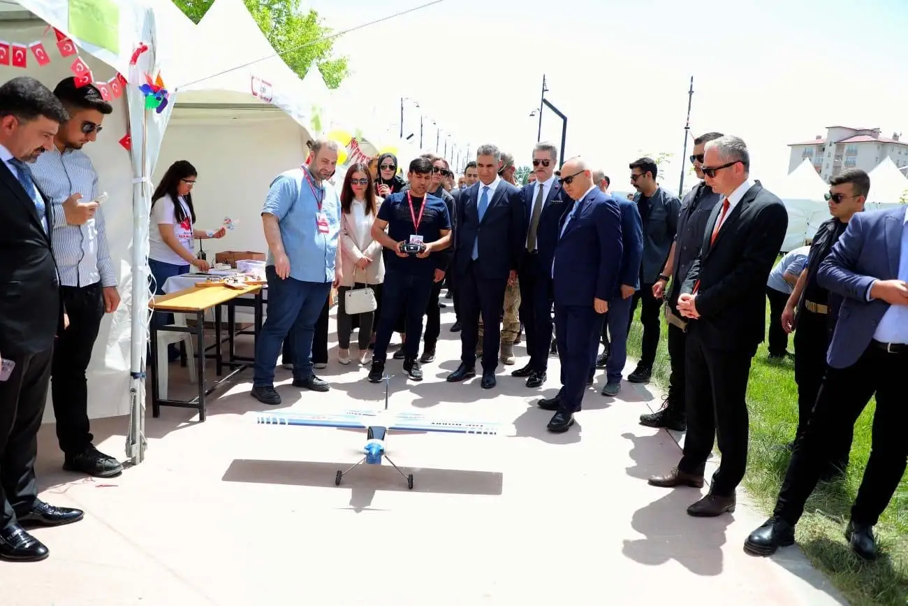 Ağrı’da "Geleneksel Bilim Dolu Günler" bilim şenliği büyük bir coşkuyla başladı 