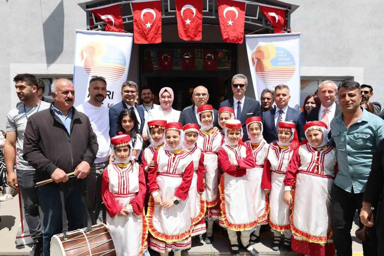 Ağrı’da kursiyerler el emeği ürünlerini sergiledi 