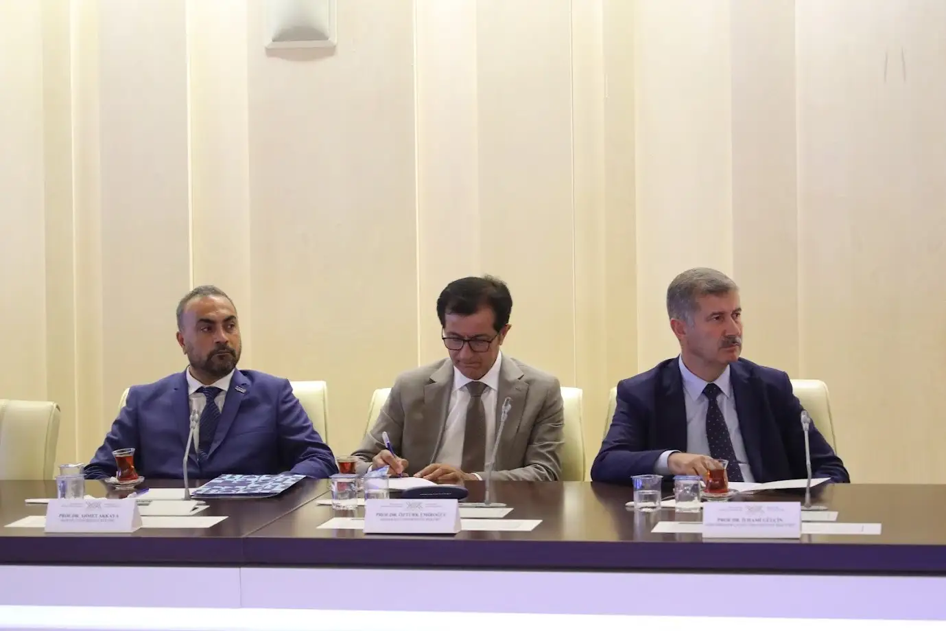 AİÇÜ Rektörü Prof. Dr. İlhami Gülçin, rektörlük mazbatasını aldı 