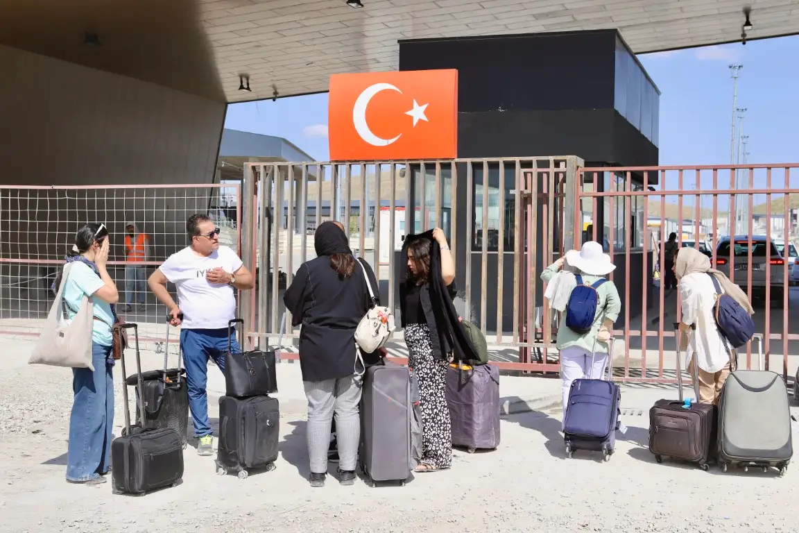 İranlılar Gürbulak Sınır Kapısı’na akın etti: 