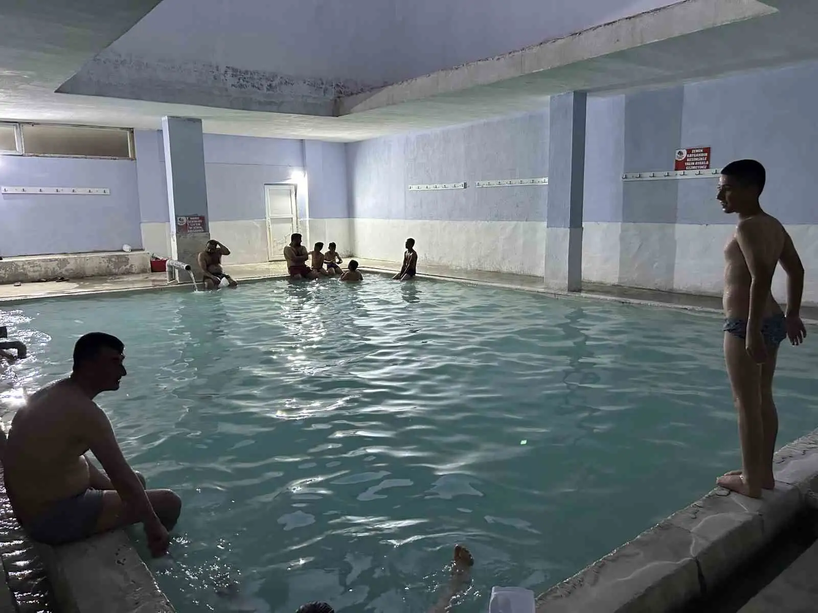Sünnet olan çocuklar şifayı kaplıcalarda arıyor 