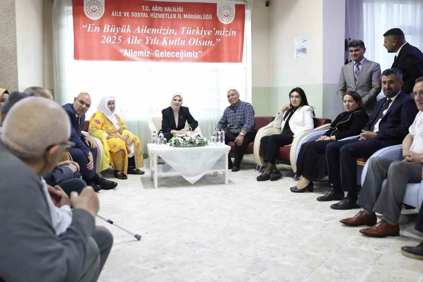 Ağrı kadın futbol takımı, Bakan Göktaş’la bir araya geldi 