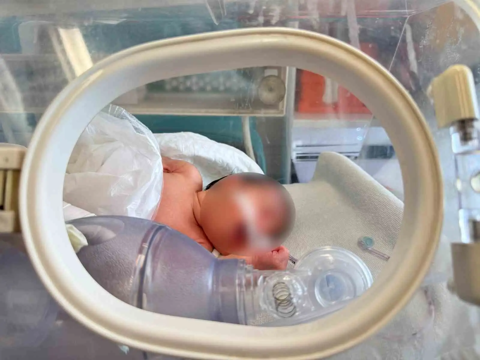 Ağrı’da prematüre doğan bebek, uçak ambulansla sevk edildi 