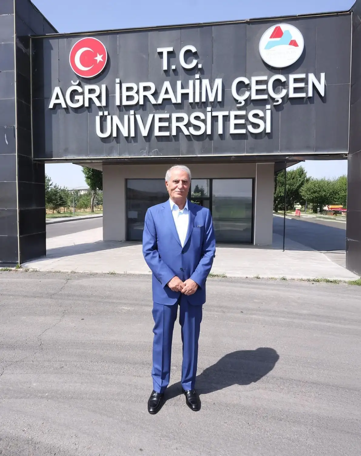 İbrahim Çeçen: "Bu topraklara borcumuzu eğitimle ödüyoruz" 