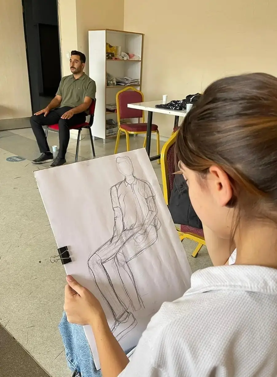 Patnos Gençlik Merkezi, yaz tatilini resim kurslarıyla renklendiriyor 