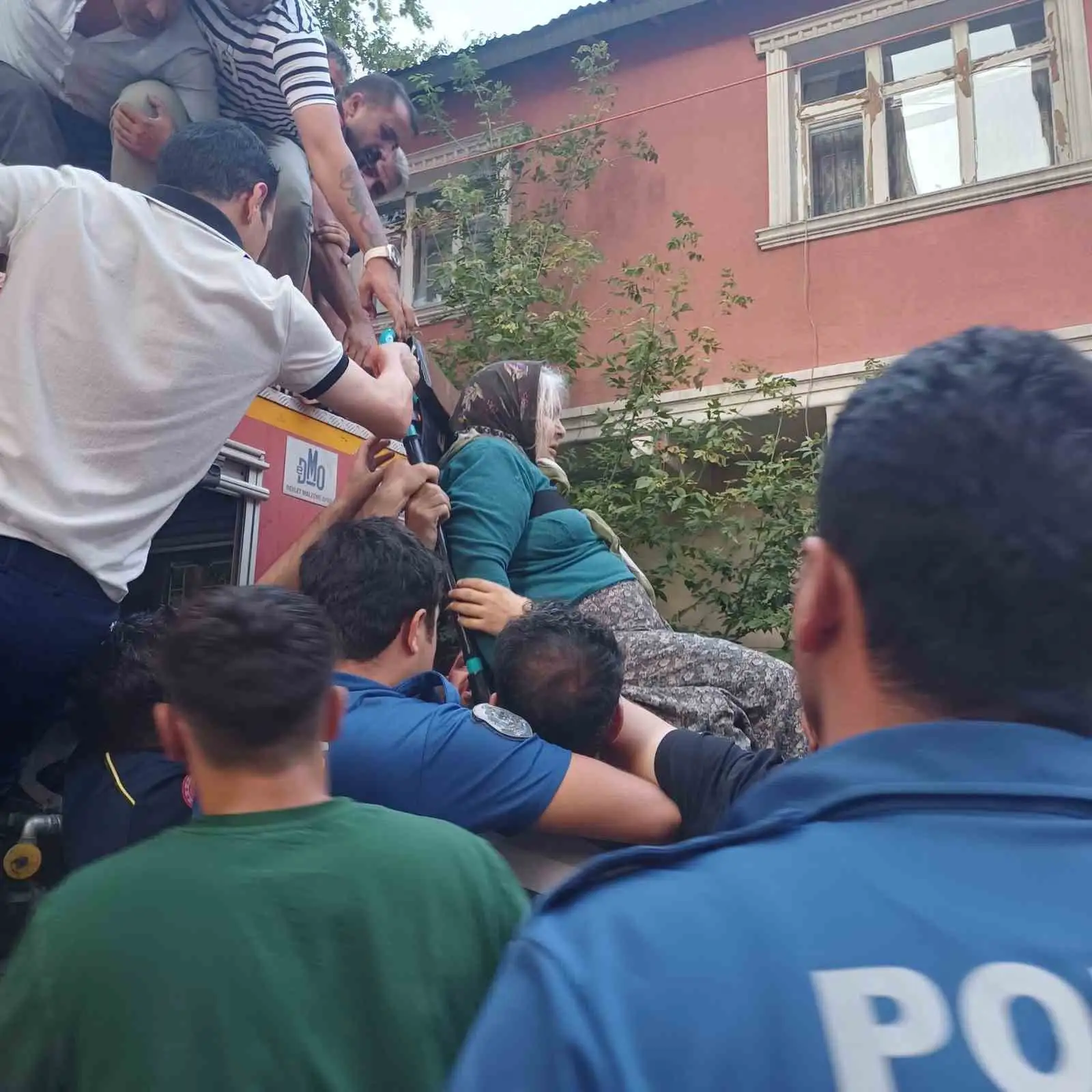 Ağrı’da binadaki patlama paniğe neden oldu 
