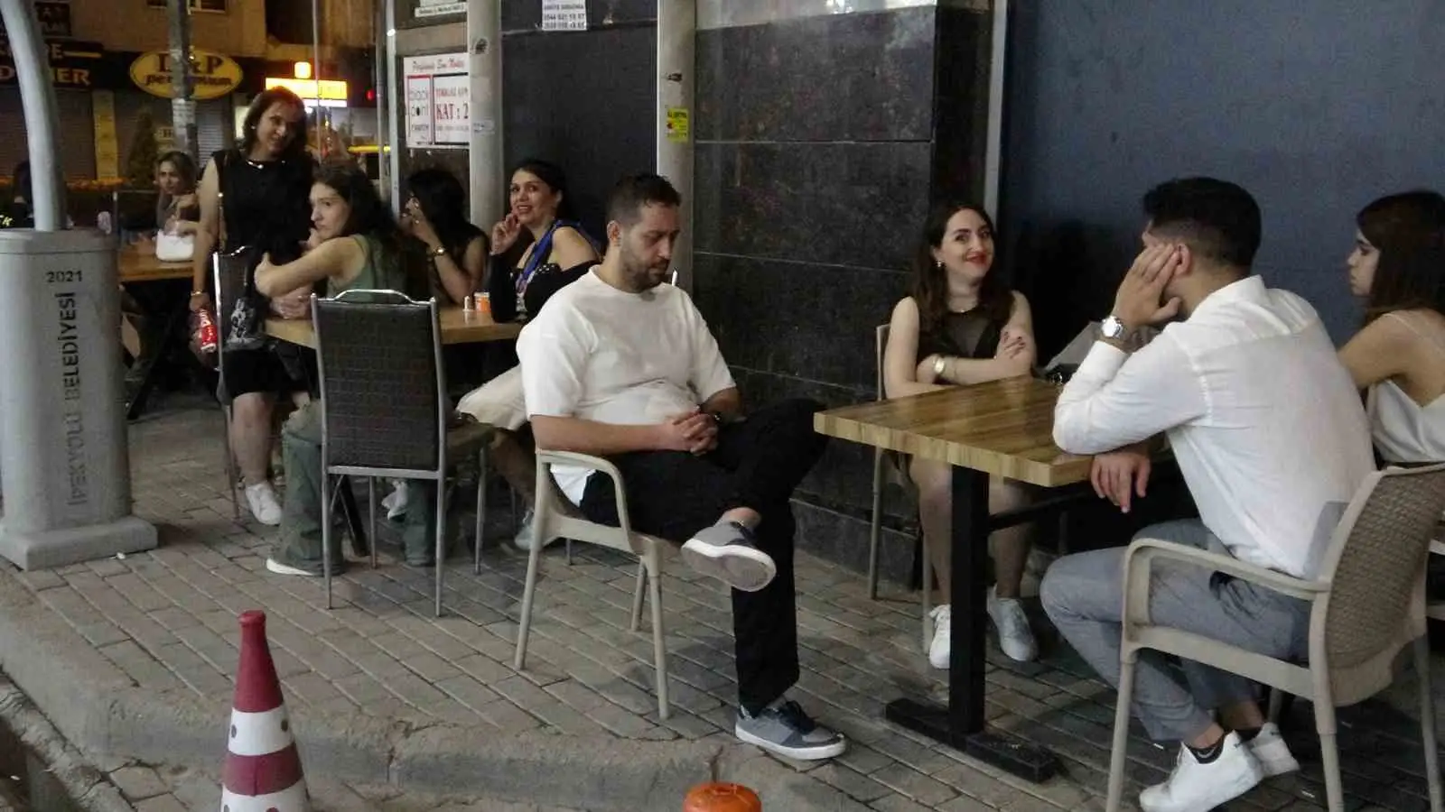İranlı turistler Van esnafının yüzünü güldürdü 