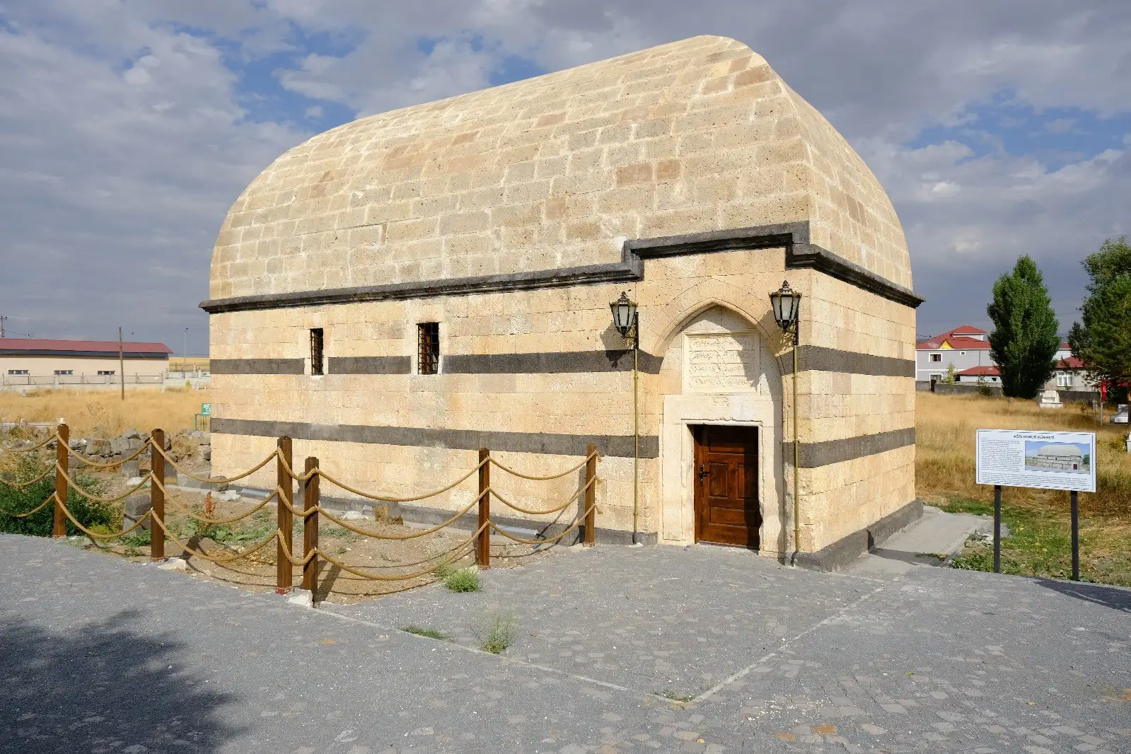 Ağrı’da tarihi Hamur Kümbeti restore edildi 