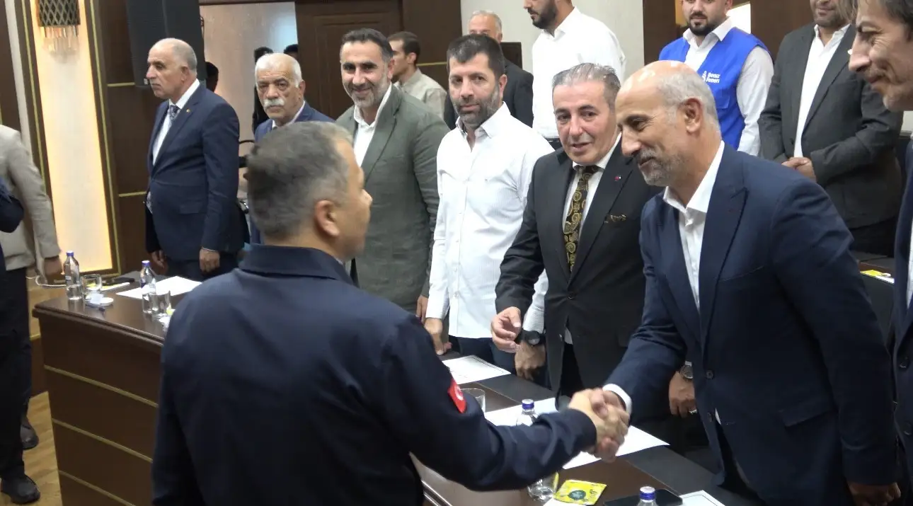 İçişleri Bakanı Yerlikaya Ağrı’da STK temsilcileriyle buluştu 