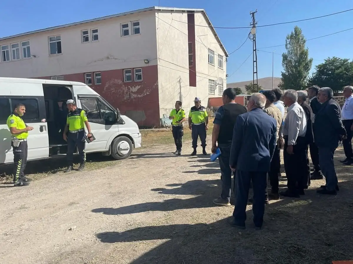 Diyadin’de okul servis araçları ve sürücüler denetlendi 