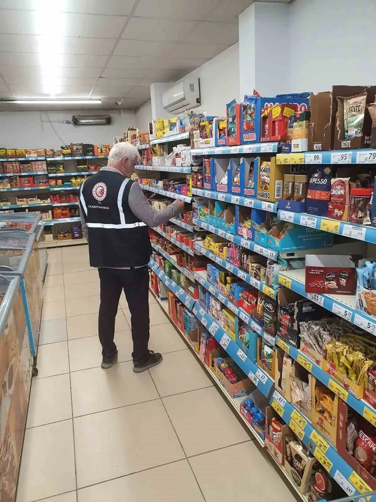 Diyadin’de fiyat etiketi denetimleri sürüyor 