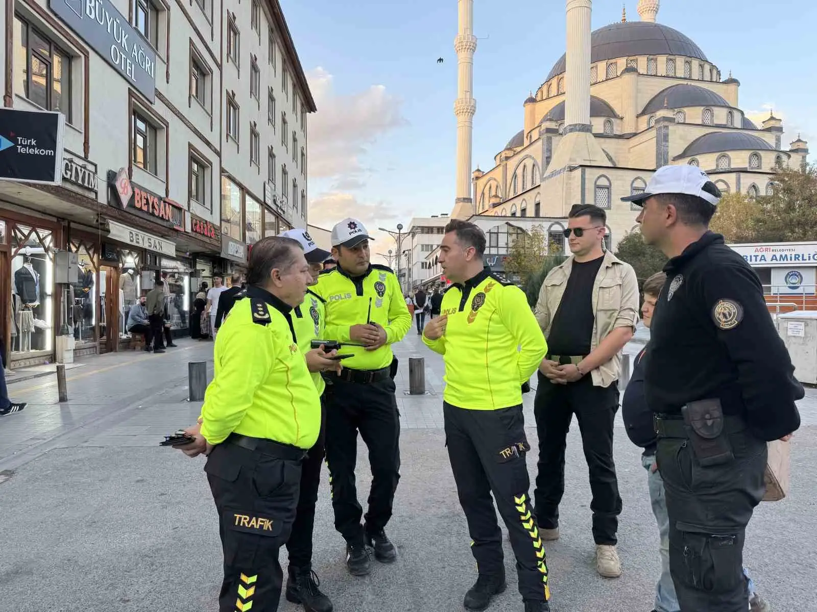 Ağrı Emniyet Müdürü, trafik sorununa çözüm için sahada 