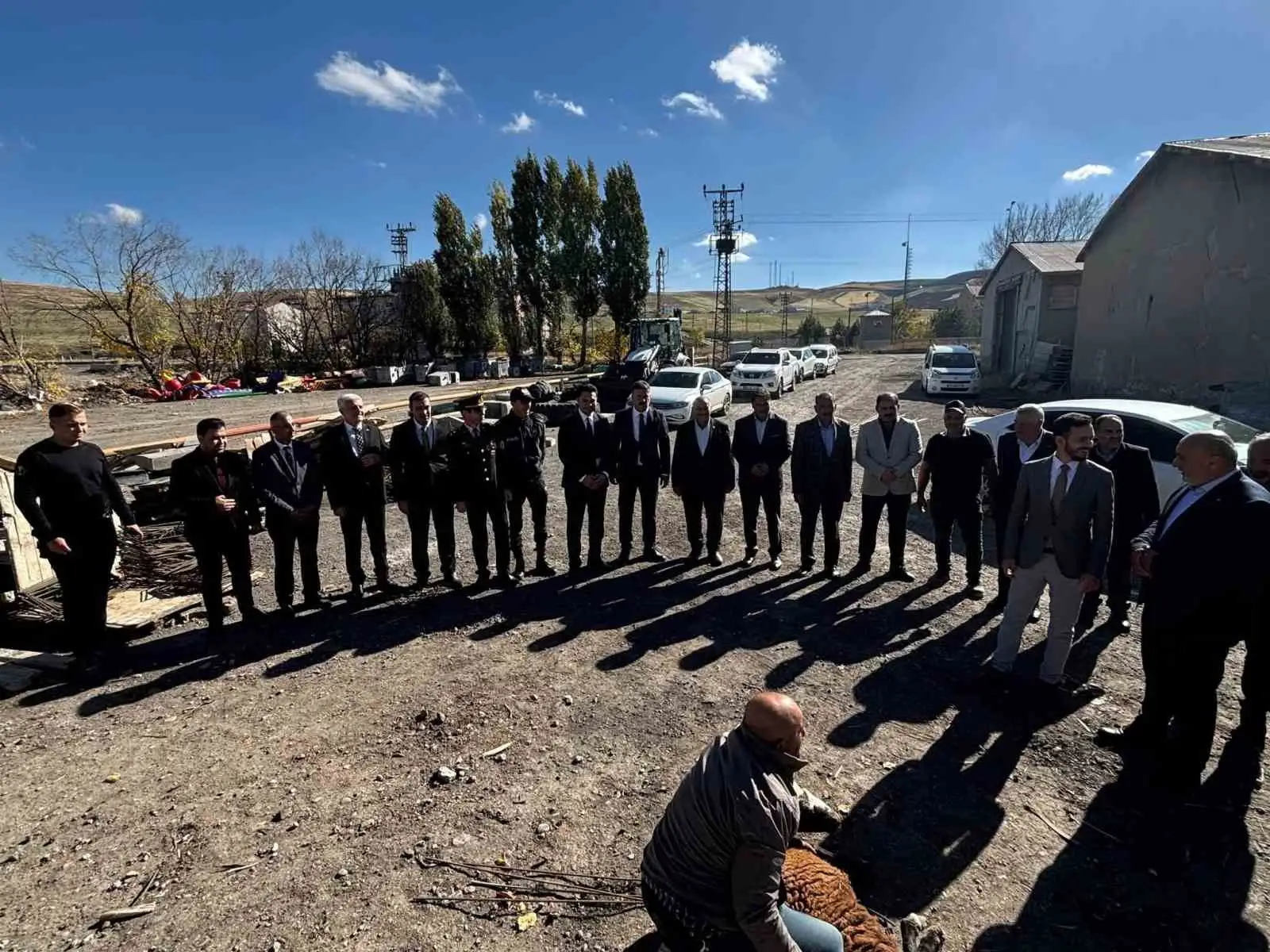 Tutak’ta hayvan pazarı yapılıyor 