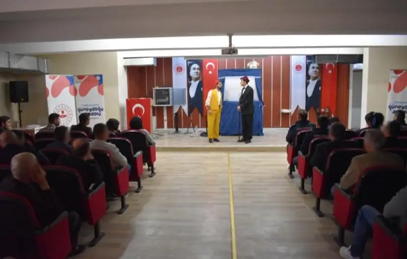 Bir sahne bin gelenek: ceza infaz kurumunda tiyatro rüzgarı 