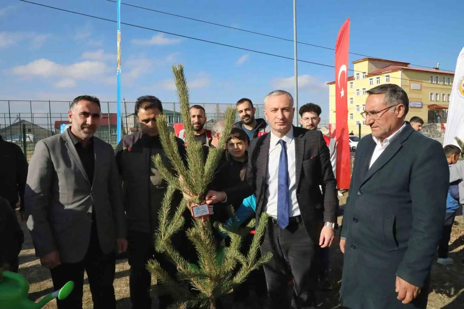 Ağrı’da "Türkiye Yeşeriyor, Gazze Güçleniyor" projesi kapsamında fidanlar toprakla buluşturuldu 