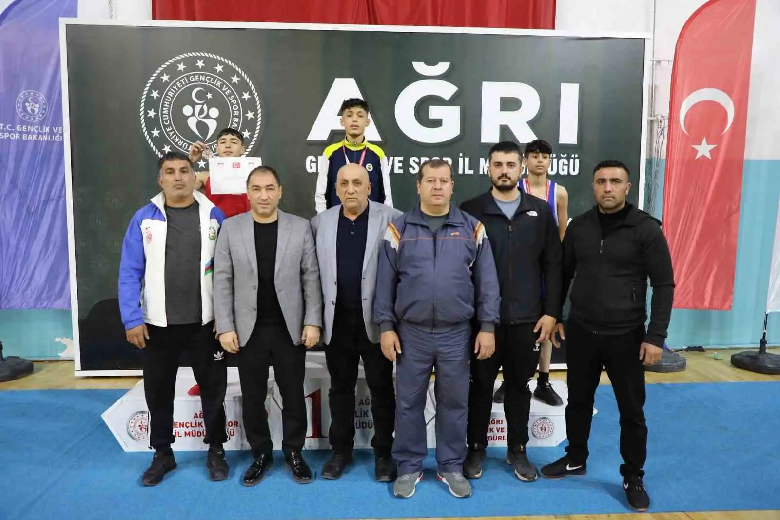 Ağrı’da Türkiye-İran-Nahçıvan Boks Dostluk Turnuvası nefes kesti