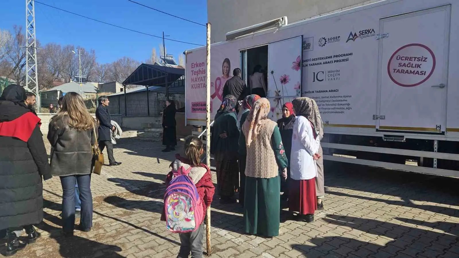 Ağrı’da gezici kanser tarama aracı köy köy dolaşarak kadınlara ücretsiz hizmet sunuyor 