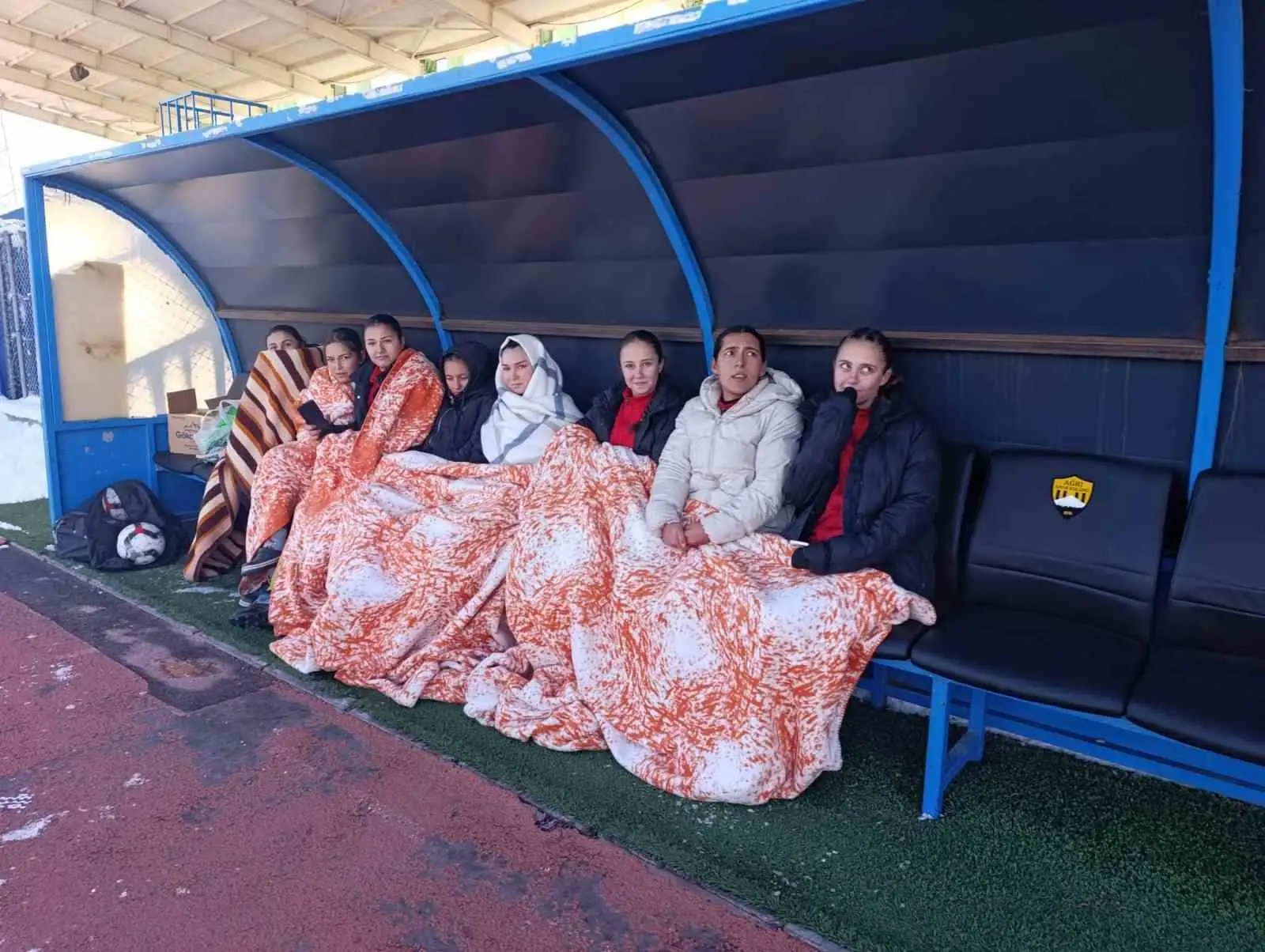 Kar ve soğuğa rağmen Ağrı Kadın Futbol Takımı’ndan 4 gollü galibiyet 