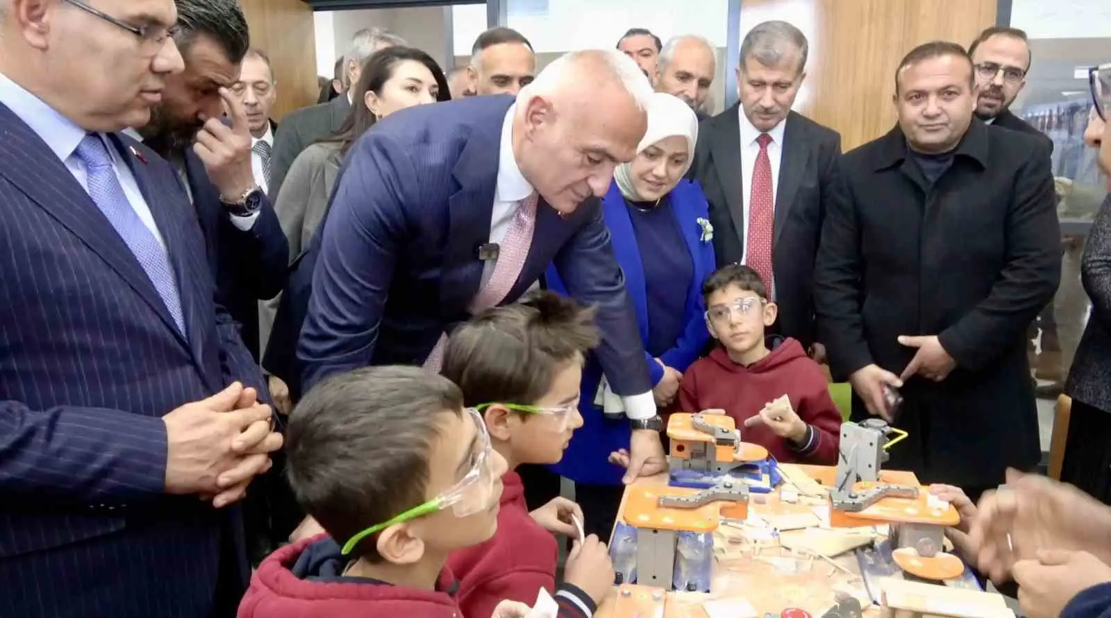 Bakan Ersoy: "Kütüphanelerimiz gençlerimizi geleceğe hazırlıyor" 