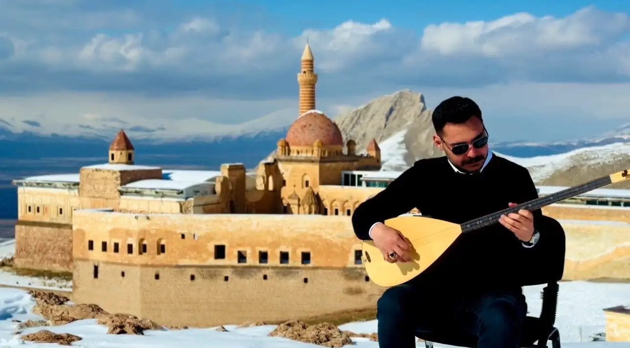 Tarihi İshak Paşa Sarayı ve Ağrı Dağı eteklerinde Ramazan ilahileri yankılandı 