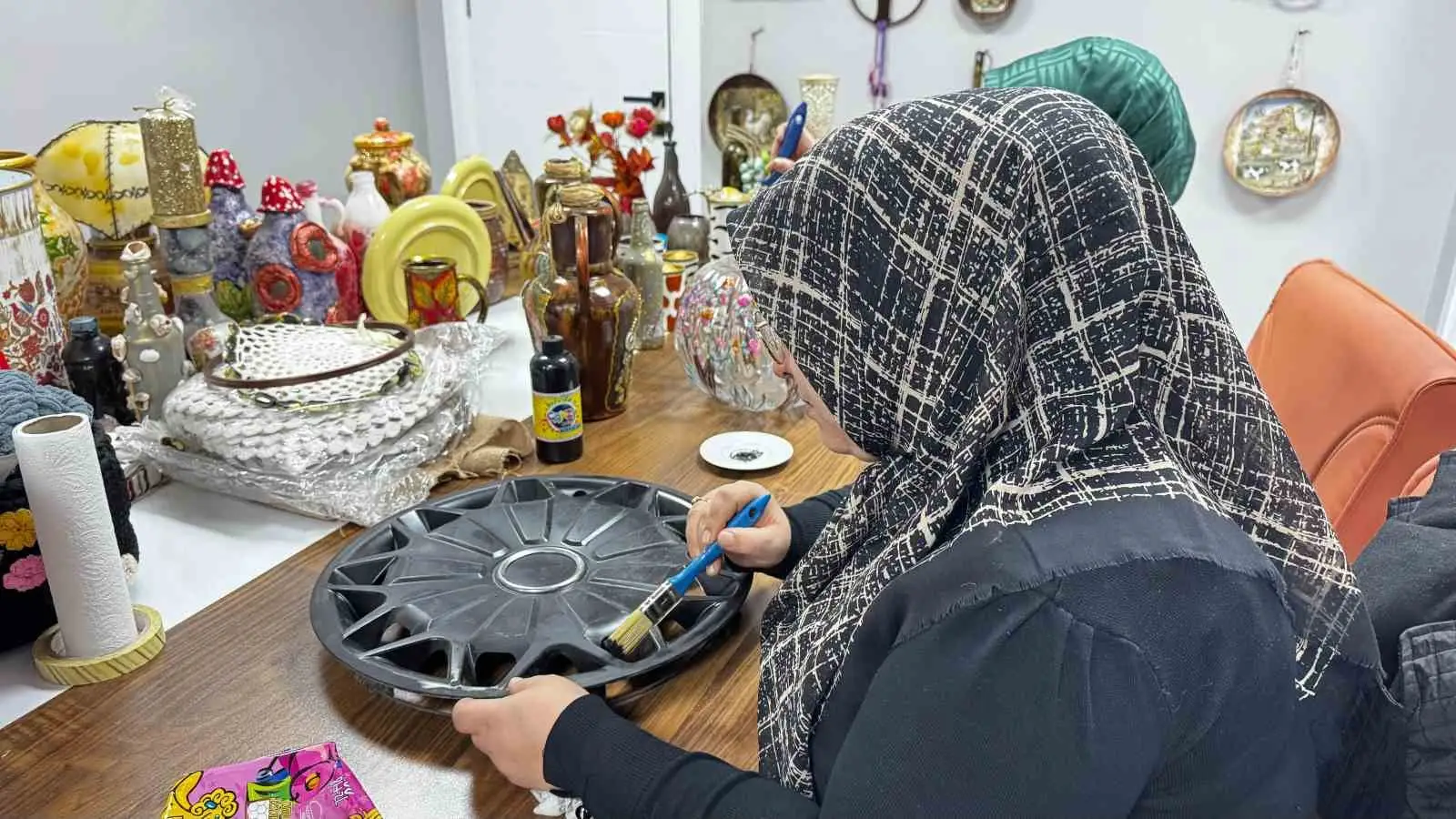 Ağrı’da atık ürünler sıfır atık kursunda sanata dönüşüyor
