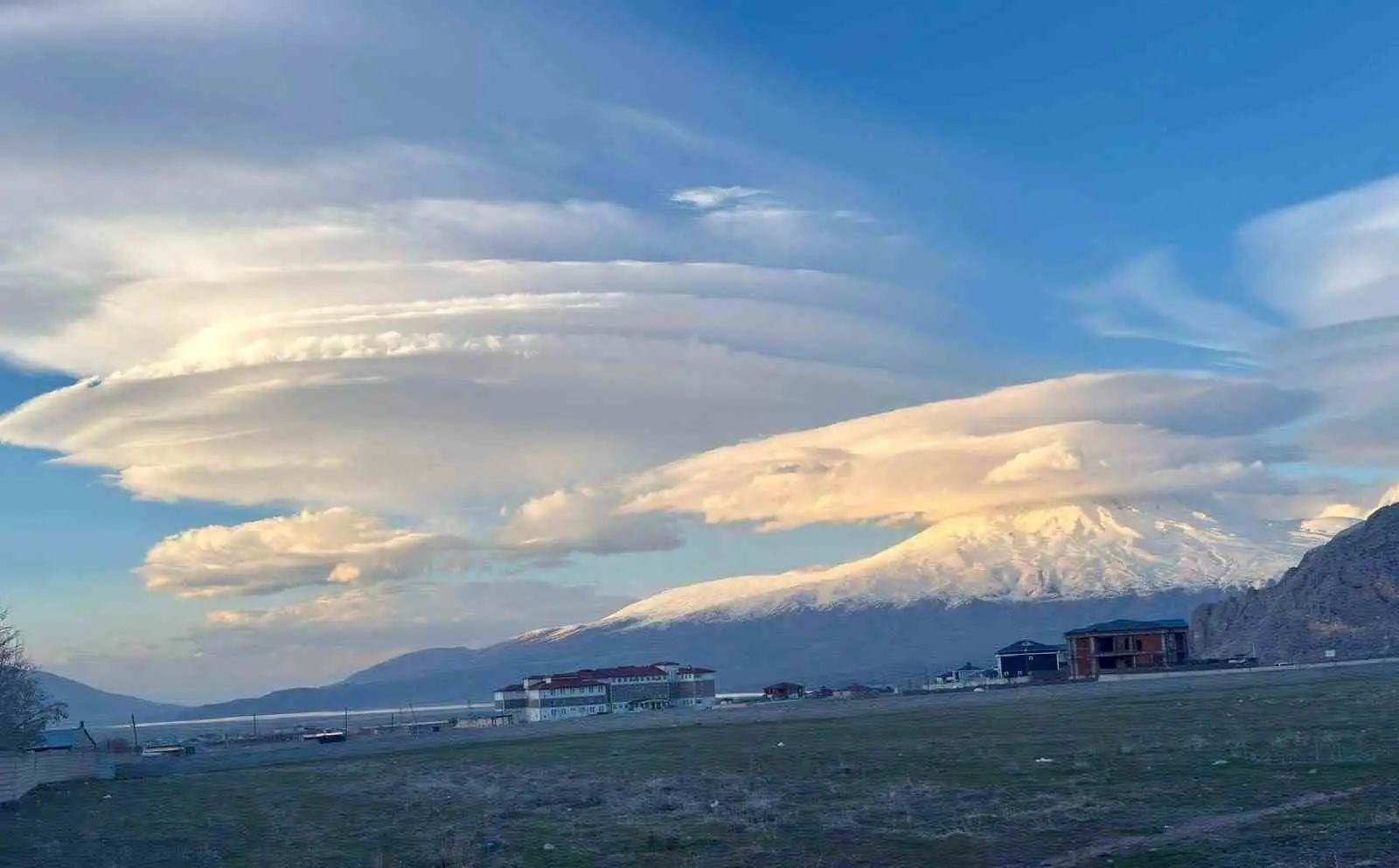 Tarihi İshak Paşa Sarayı, mercek bulutları altında göz kamaştırdı 