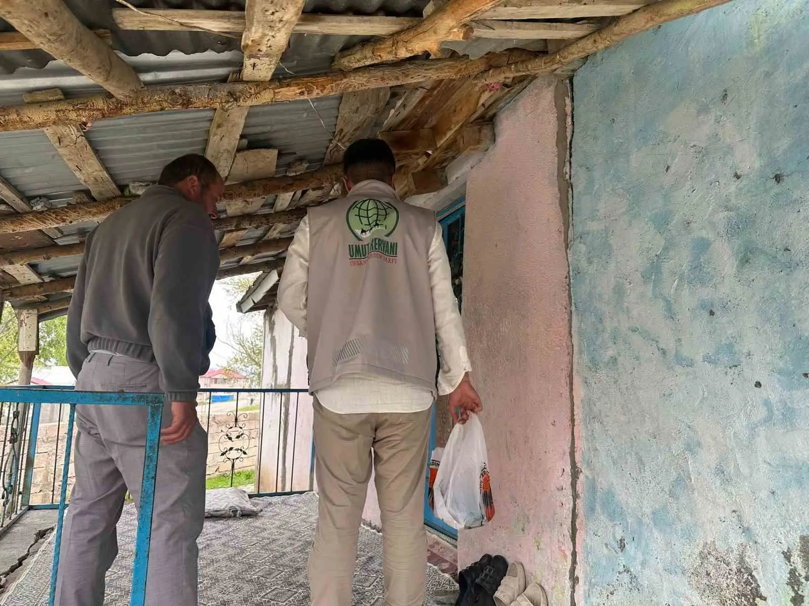 Umut Kervanı Ağrı’da yüzlerce hanenin sofrasına kurban eti ulaştırdı